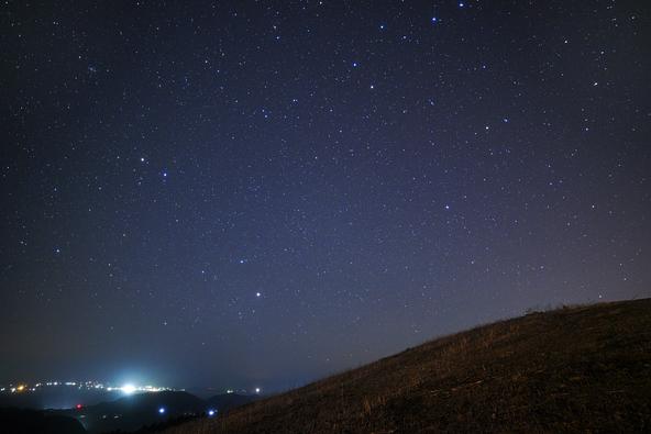 夜は格好の星空観賞スポットに(画像提供:ram87 / PIXTA)