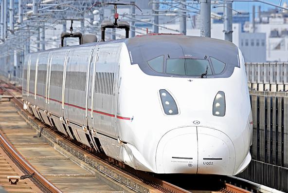 九州新幹線筑後船小屋JR九州800系0番台U002編成(熊本)つばめ(画像提供:Jun Kaida / PIXTA)