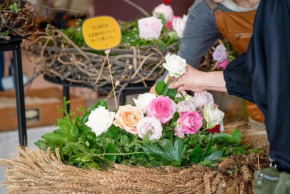 前橋産バラ400本を使った参加型インスタレーション「Flower Voice」の展示イメージ