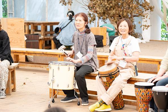 「参加型ドラムサークル 花畑音楽ライブ」9月20日(日)・21日(月・祝) 10:00〜10:30 / 13:00〜13:30