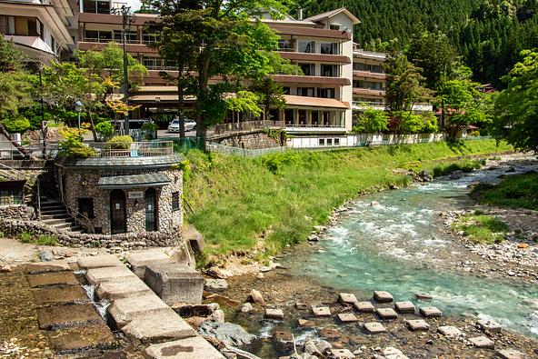 四万温泉「河原の湯」付近(画像提供:K,Kara / PIXTA)