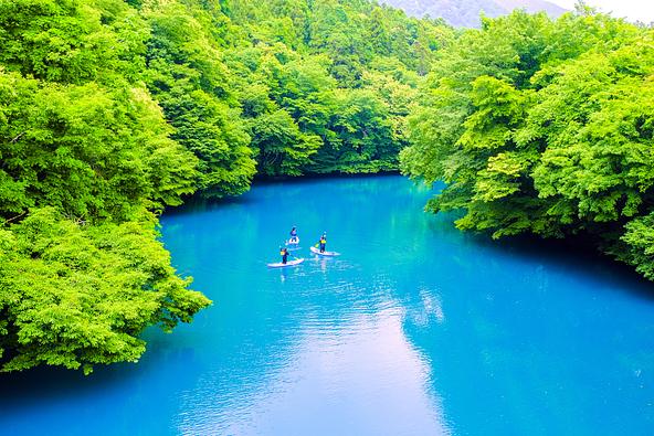 SUPやカヌー体験も人気(画像提供:tenjou / PIXTA)