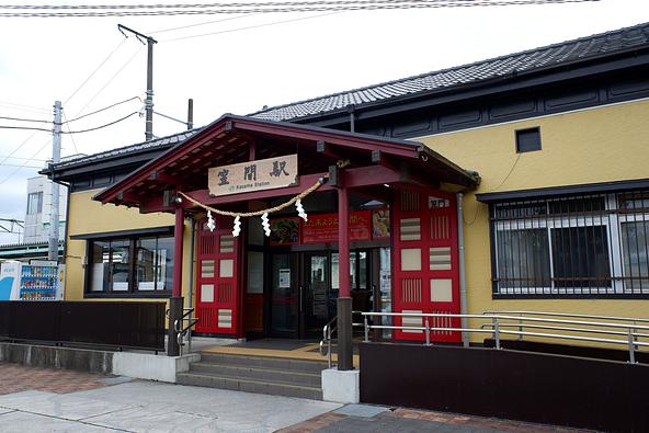 笠間観光の玄関口のひとつ、JR水戸線「笠間駅」(画像提供:animangel / PIXTA)