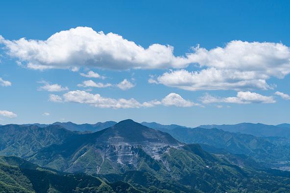 標高960ⅿ・丸山山頂の展望広場からの眺望(画像提供:ilovealpha / PIXTA)