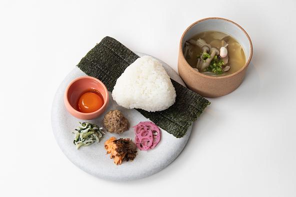 「惣菜 麻布台 しゅん」監修「欲張りじいさんのよくばりおにぎりセット」1日30食限定 1,320円