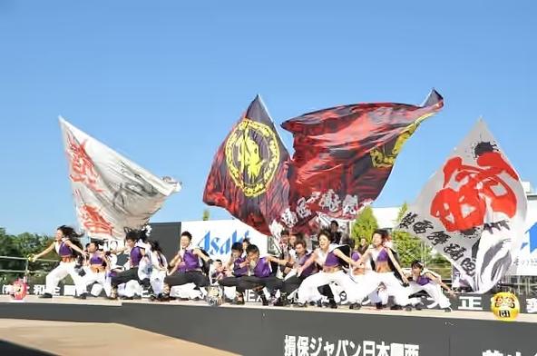 稲妻の如く熱いダンスを楽しもう!