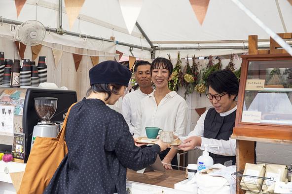 笠間焼のカップを実際に使える「陶くらcafe」のほか、グルメも楽しめます