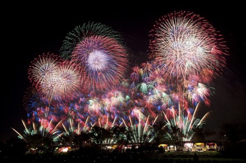 全国の花火師が技を競う!歴史ある秋の花火「土浦全国花火競技大会」2025年開催情報