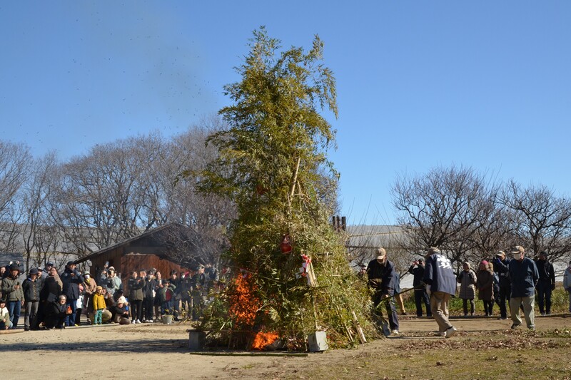 お正月飾りを持って公園へ!ひたちなか市で「どんど焼き」 火起こし体験も開催