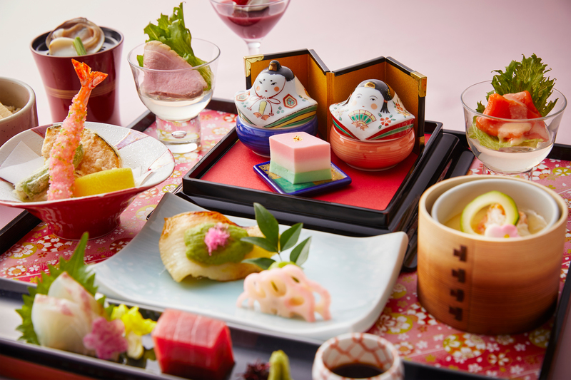 新宿のホテルに5000個の雛飾り!屏風の展示やライブペイント、箏演奏を楽しむひなまつり