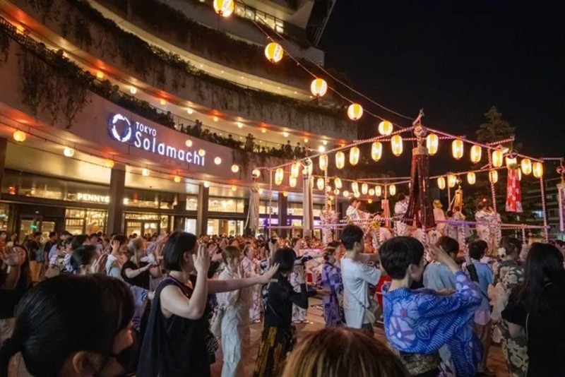 【2026最新】東京の「盆踊り大会」8選!スカイツリーの足元やレインボーブリッジ望む海辺で夏の夜を満喫