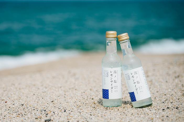 皆生温泉の海水から生まれた!湯上りにのみたい「湯ノ塩」新作レモンサイダー登場
