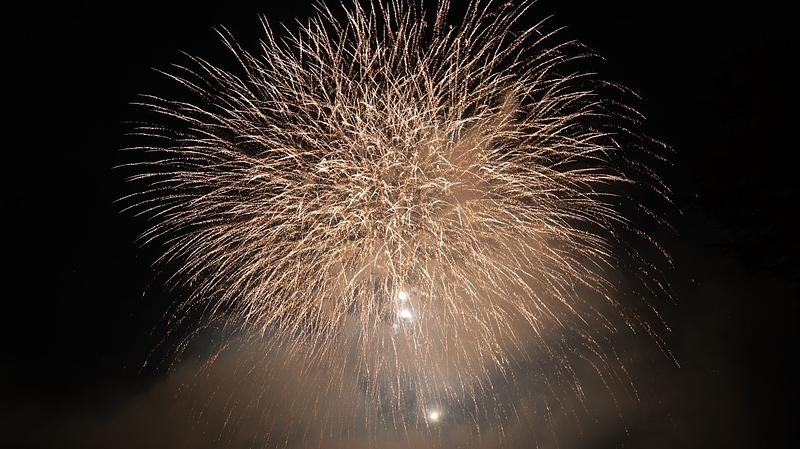 津久井湖のほとりに冬の花火が咲く!ステージにグルメに一日楽しめる「第10回つくい湖湖上祭」