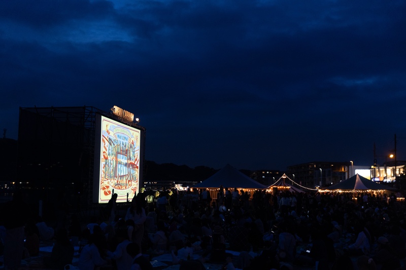 GWの逗子海岸で4月25日~開催<br/>非日常を楽しむ子供無料の映画祭