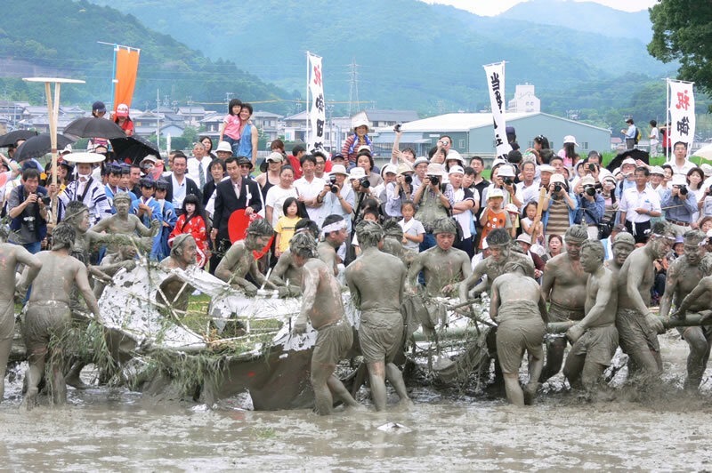 日本三大田植祭のひとつである<br/>「磯部の御神田」に参加しよう