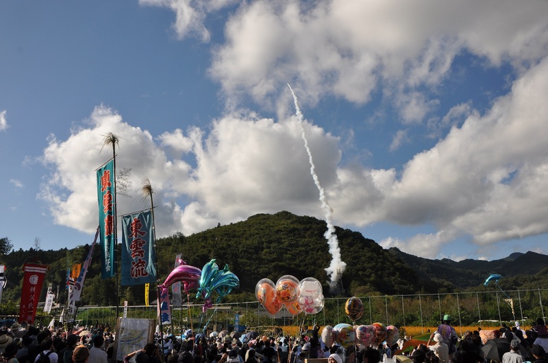 秩父で手作りロケット打ち上げ<br/>「龍勢祭」で迫力ある伝統文化体験