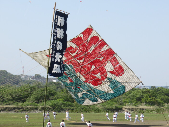 相模の大凧まつり（2024年） | 巨大な凧が相模原市の大空を舞う 「相模