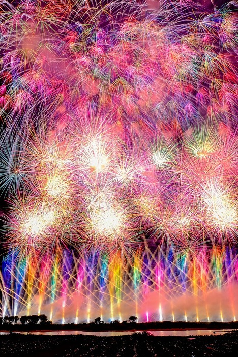 利根川大花火大会(2024年開催) | 4大花火師による大迫力の音楽 利根川大花火大会(2024年開催) | 4大花火師による大迫力の音楽