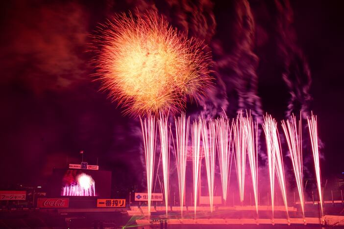 2022 神宮外苑花火大会 秩父宮ラグビー場 神宮外苑花火大会（2024年開催） | 神宮球場と秩父宮ラグビー場で 花火