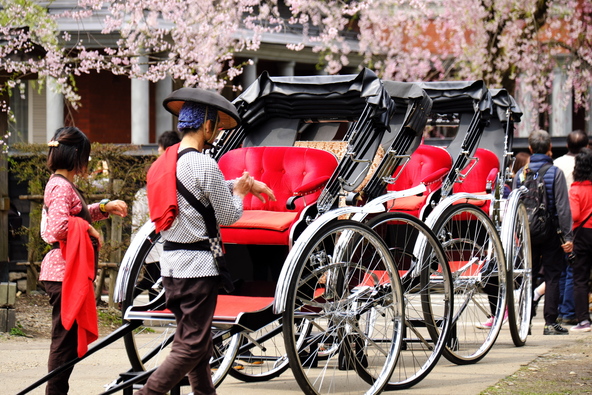 人力車での観光も人気です（画像提供：southern_sheep / PIXTA）
