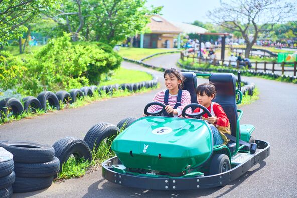 ボート池沿いをドライブ！