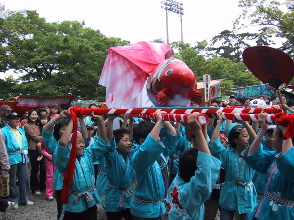 さまざまな金魚のお神輿は必見！