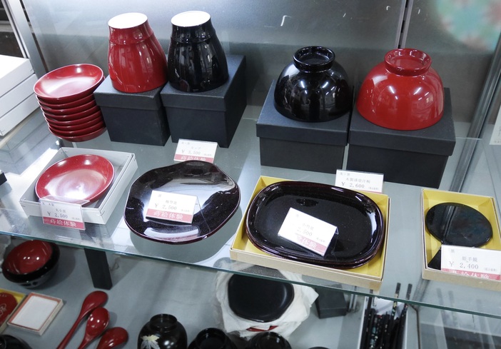 会津塗伝承館 鈴善 | 会津の伝統工芸品「会津漆器」の 蒔絵体験に