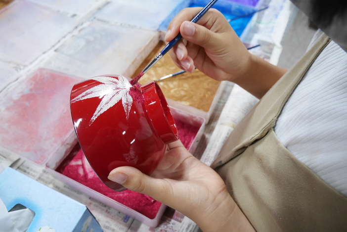 会津塗伝承館 鈴善 | 会津の伝統工芸品「会津漆器」の 蒔絵体験に