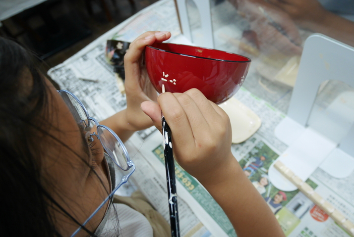 会津塗伝承館 鈴善 | 会津の伝統工芸品「会津漆器」の 蒔絵体験に