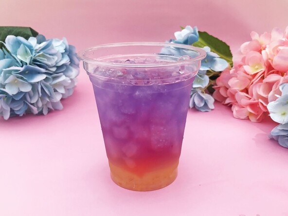 見た目も華やかな紫陽花カラーのドリンク