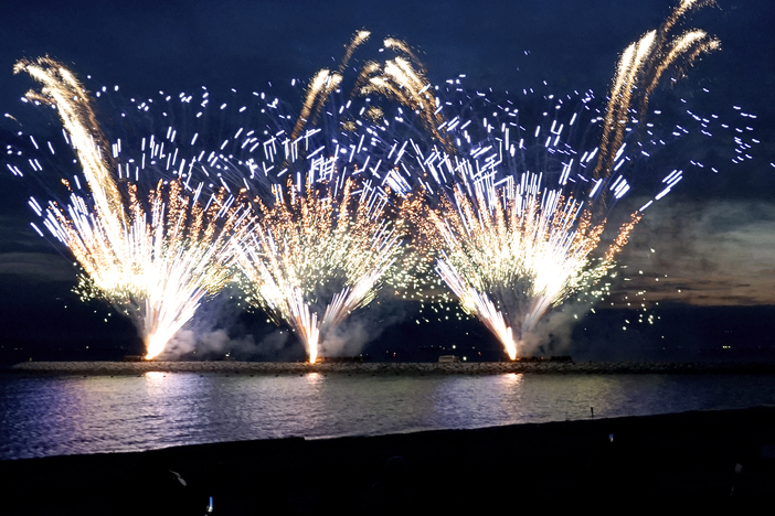 松尾製作所 Presents 常滑りんくうビーチ サンセット花火2025 | 海風と