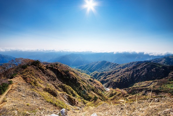富山県、石川県、福井県、岐阜県の4県にまたがる白山（はくさん）。富士山、立山と並ぶ三霊山のひとつです