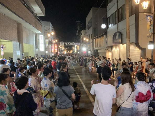 全国からも踊り好きが訪れます