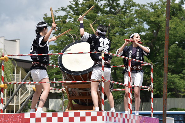 囃子の調べが祭りの訪れを告げます