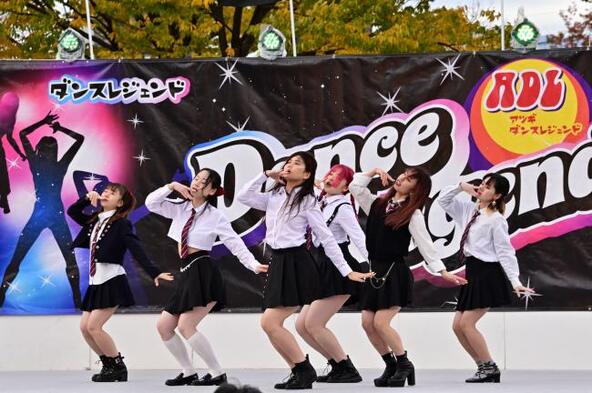 ダンスステージ「Atsugi Dance Legend」では、学生グループやダンスグループなどが、さまざまな踊りを披露します