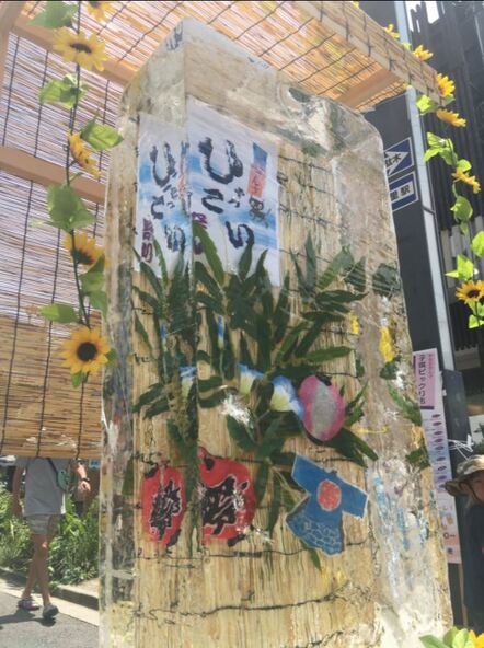商店街に設置された氷柱