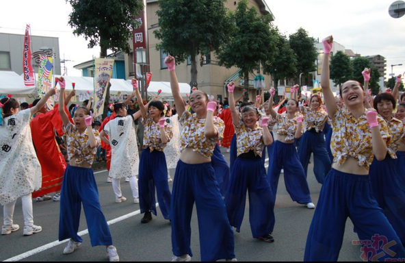 「踊りパレード」は個性豊かな踊りと衣装に注目