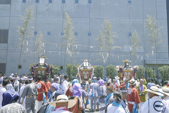 「御旅所」に集結する神輿の様子（R5撮影）