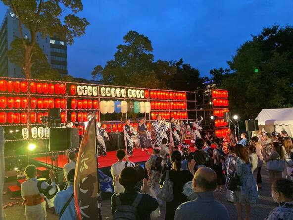 民謡からJ-pop、ディスコまで、幅広い年代が楽しめる盆踊り大会です