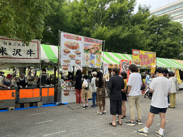 踊って食べて。これぞ祭りの醍醐味です