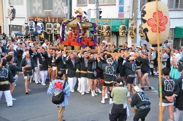 迫力の宮神輿渡御（とぎょ／神輿が進むこと）も行われます（提供：藤岡市）