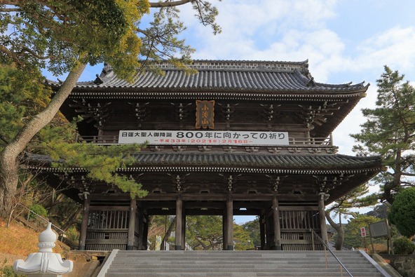 仁王門は誕生寺にあるもっとも古い建造物