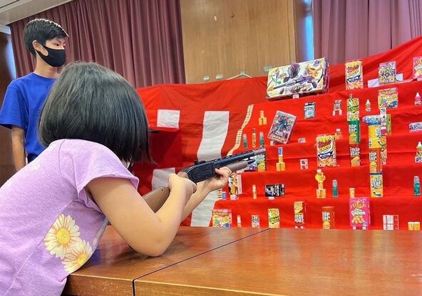 にぎやかな縁日で、楽しい夏祭りを満喫しましょう