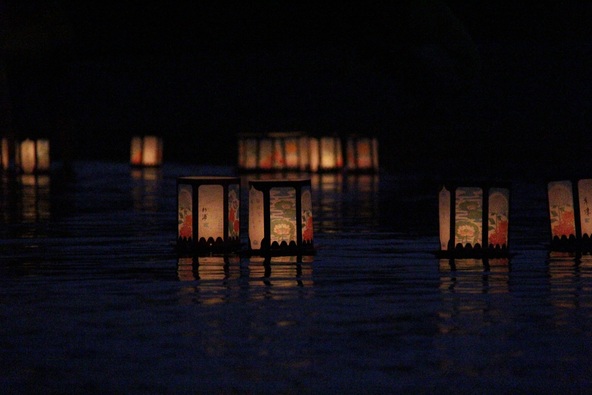 水難者や戦没者の霊を慰めるために始められたお盆の行事です