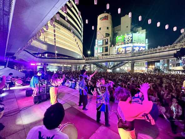 熱気あふれる西口ステージ！DJ×踊りで観客もヒートアップ