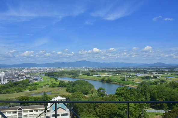 「豊橋市役所」の展望ロビーからの眺望（画像提供：マッケンゴー / PIXTA）