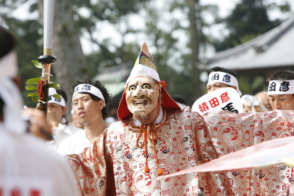 邪気を払う「猿田彦」の行列