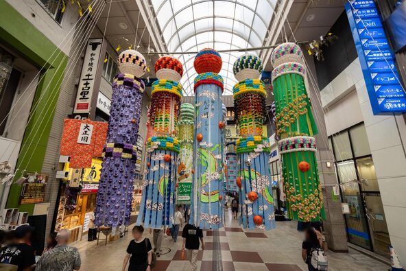 アーケード街を埋め尽くす七夕飾り （C） 仙台七夕まつり協賛会