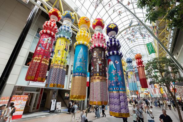 七夕飾りは地元の人々による手作り （C）仙台七夕まつり協賛会