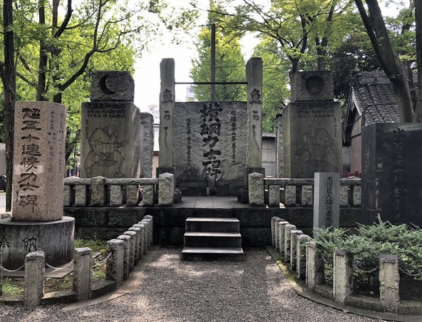  横綱力士碑